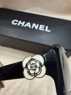Chanel Camellia Sunglasses – Black Frame with CC Logo